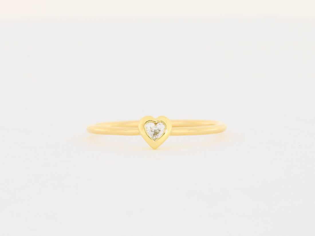 Zarter Herzdiamant-Ring aus 18kt Gelbgold