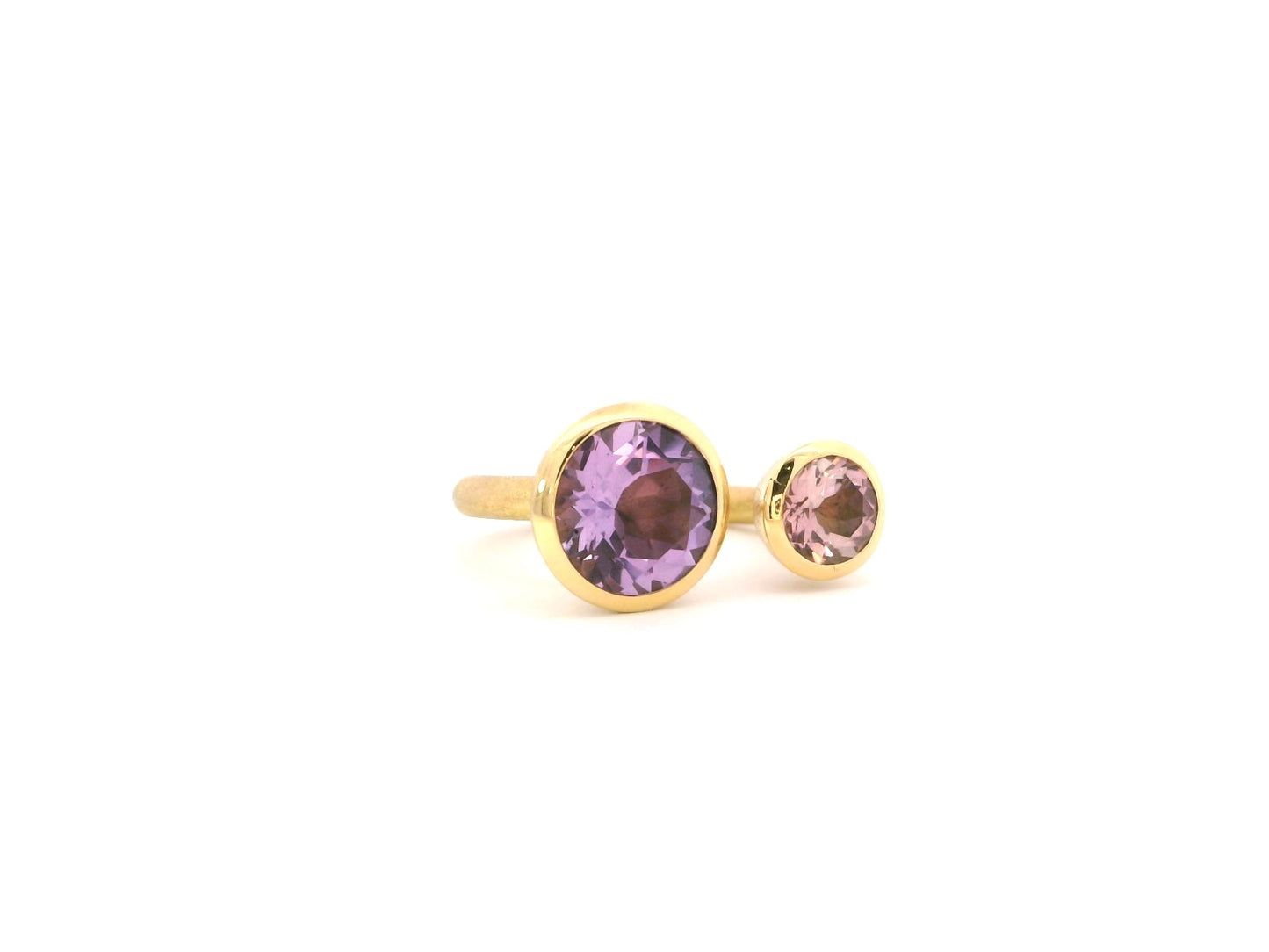 Offener Ring aus 18kt Gelbgold mit Amethyst und rosa Turmalin