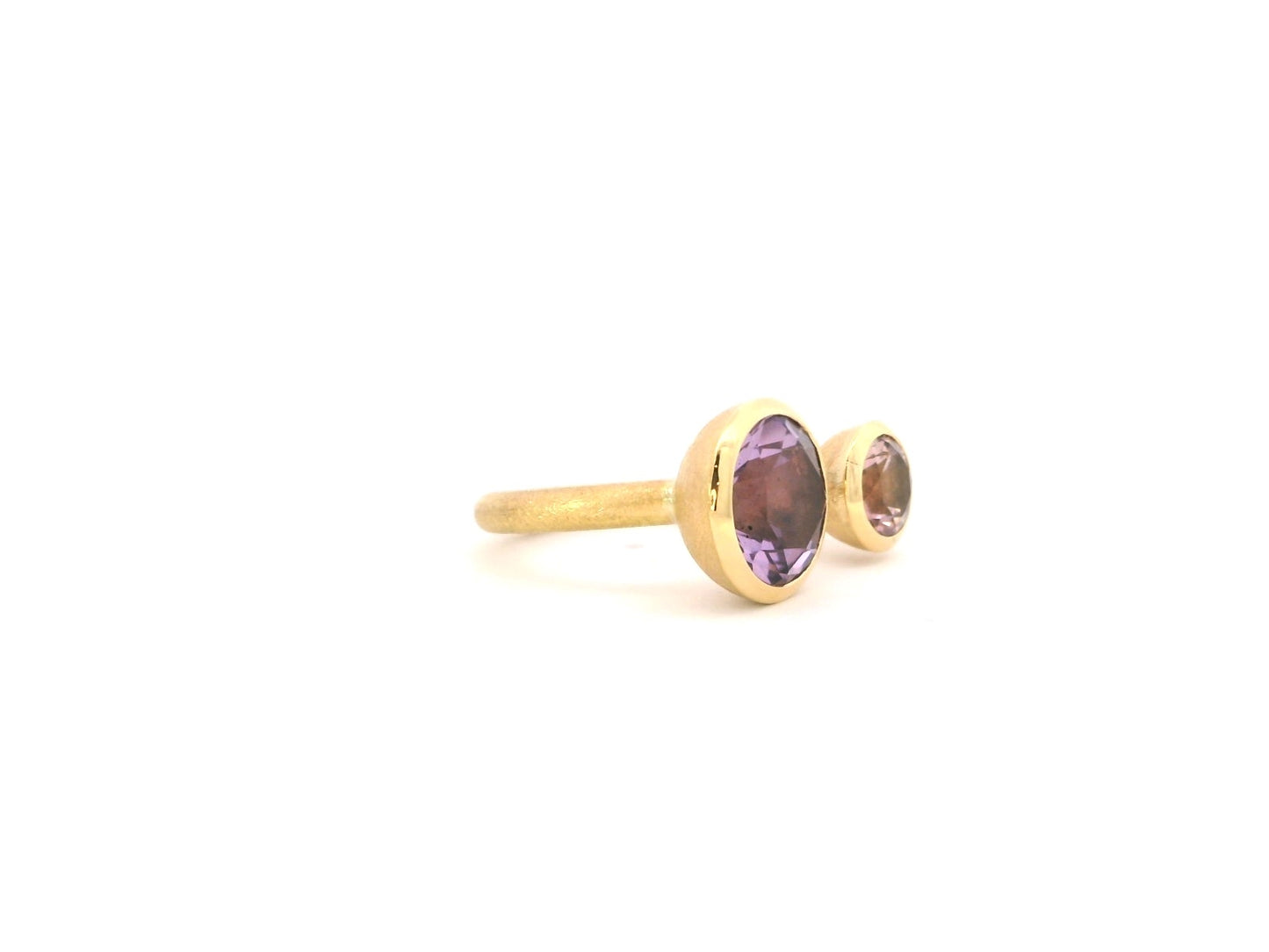Offener Ring aus 18kt Gelbgold mit Amethyst und rosa Turmalin