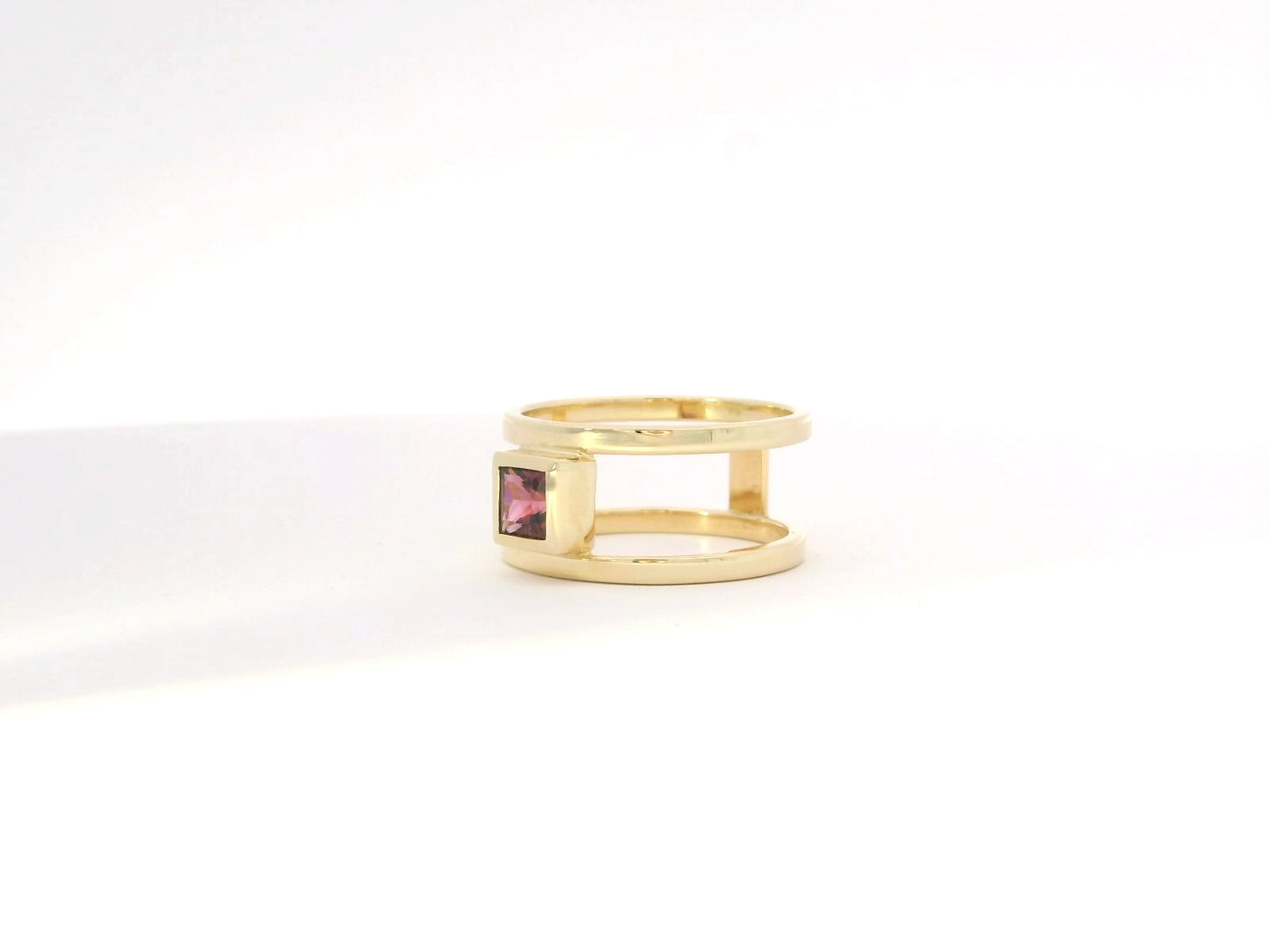 Ring „Dualité“ – 18kt Gelbgold mit Granat