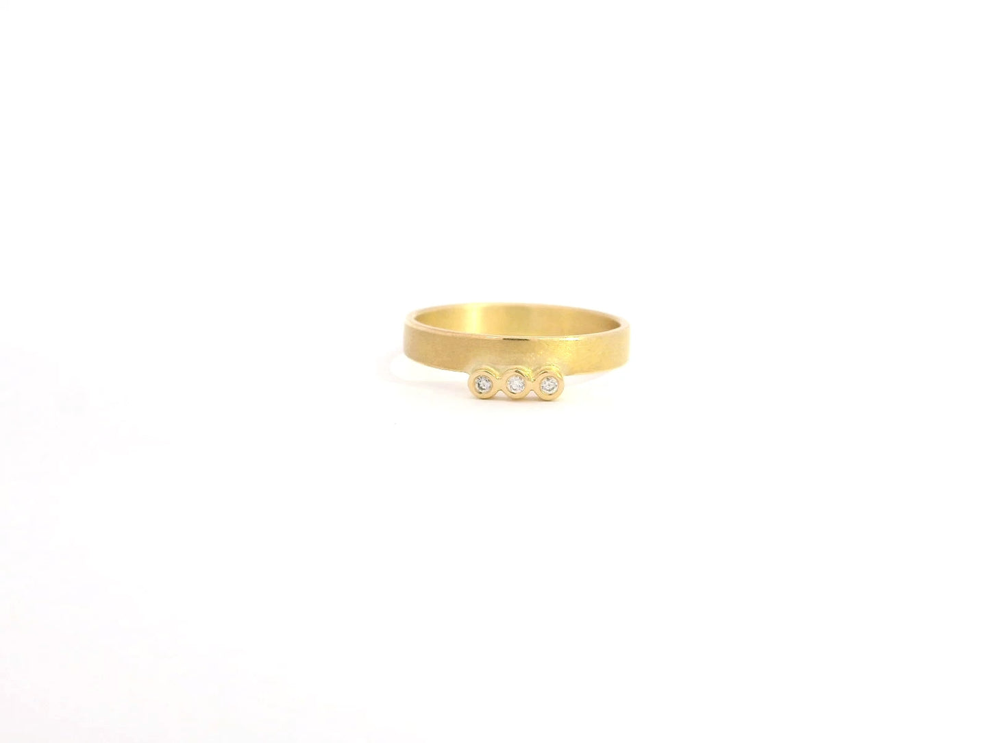 Ring mit drei Brillanten – 18kt Gelbgold