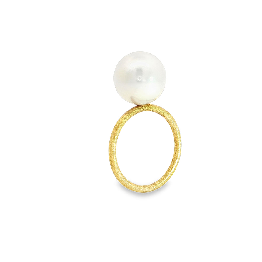 Ring aus 18kt Gelbgold mit großer Süßwasserperle