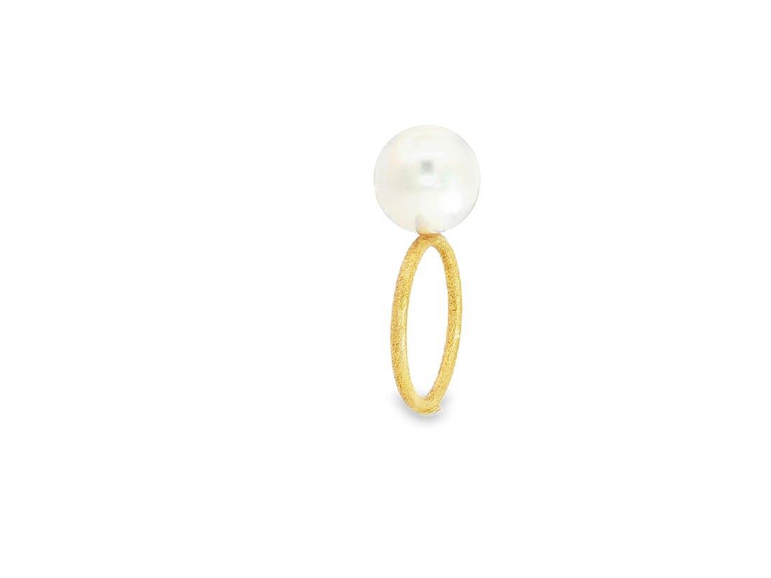 Ring aus 18kt Gelbgold mit großer Süßwasserperle
