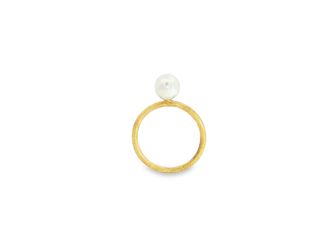 Ring aus 18kt Gelbgold mit Süßwasserperle