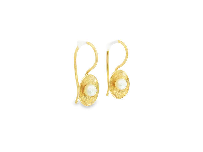 Ohrhänger aus 18kt Gelbgold mit Süßwasserperle