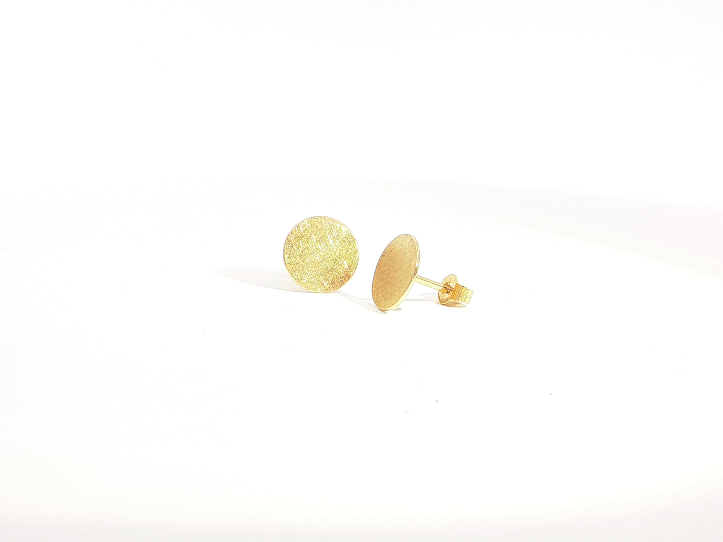 Ohrstecker aus 18kt Gelbgold – flache Plättchen