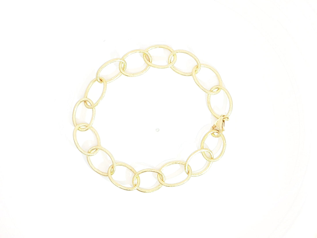 Massives Ösenarmband aus 18kt Gelbgold – eismatt