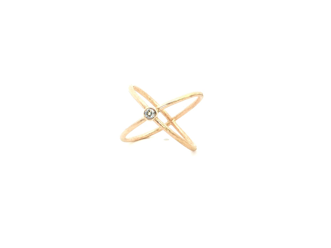 X-Ring aus 18kt Rotgold mit Brillant