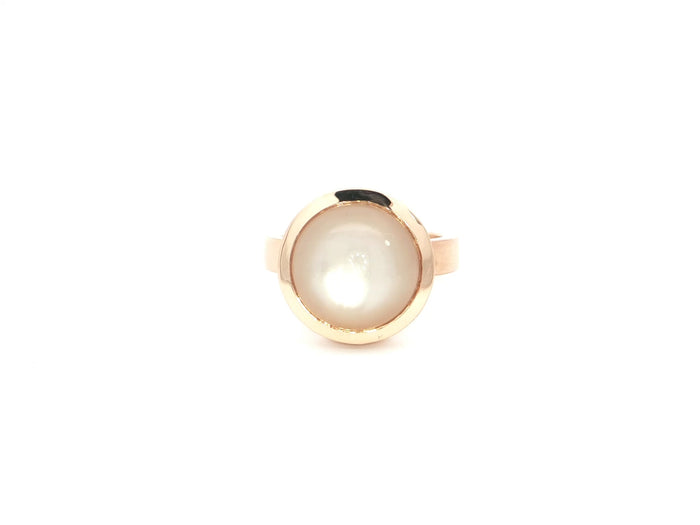 „Cachemire Luna“ – Ring aus 18kt Roségold mit Kaschmir-Mondstein