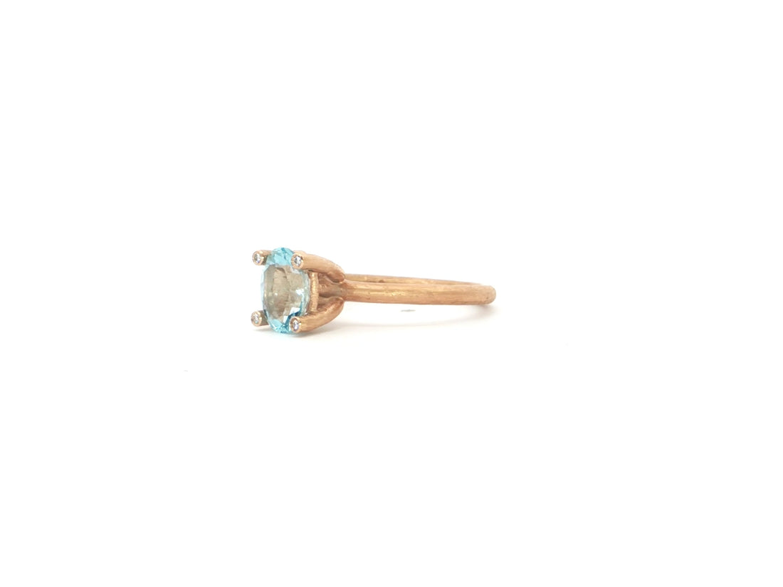 Aquamarin-Ring mit diamantbesetzten Krappen – 18kt Roségold