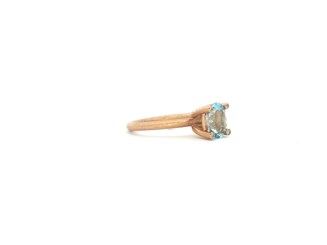Aquamarin-Ring mit diamantbesetzten Krappen – 18kt Roségold