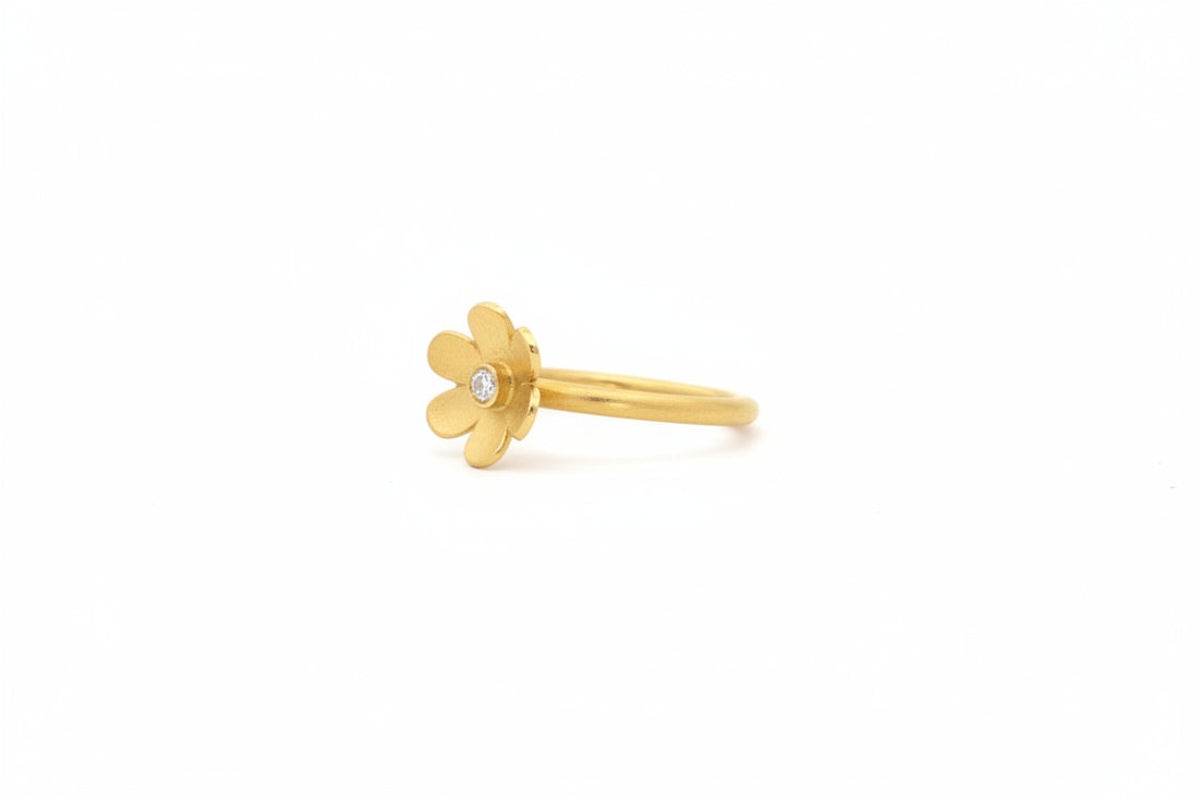 Blüten-Ring mit Brillant – 18kt Gelbgold