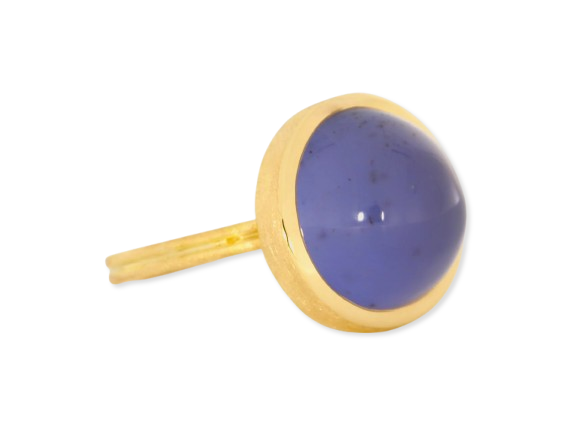 Ring aus 18kt Gelbgold mit einem Chalcedon Cabochon (rund)