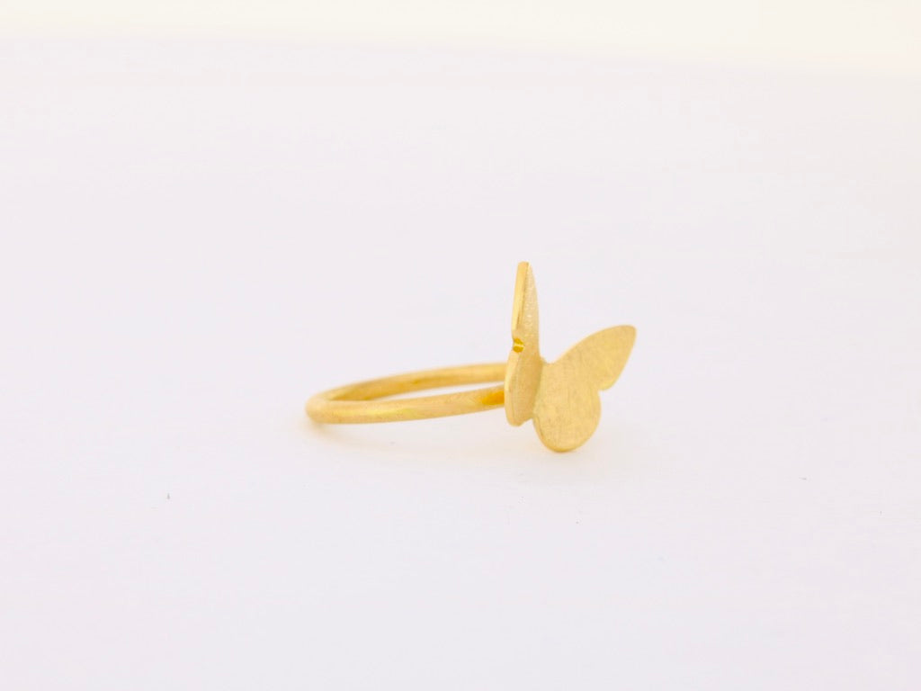 Schmetterlingring aus 18kt Gelbgold – Ein zartes Meisterwerk der Natur