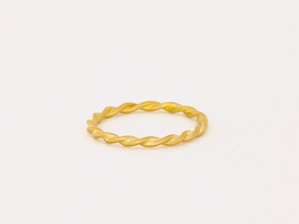 Ring im Kordeldesign aus 18kt Gelbgold