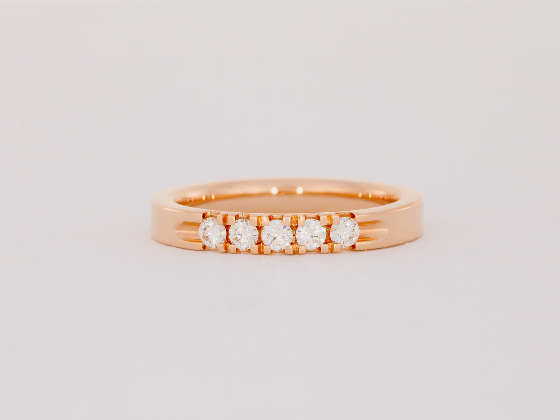 Ring aus 18kt Rotgold mit 5 lupenreinen Brillanten W/IF