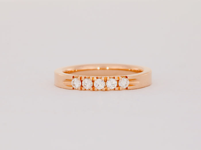 Ring aus 18kt Rotgold mit 5 lupenreinen Brillanten W/IF