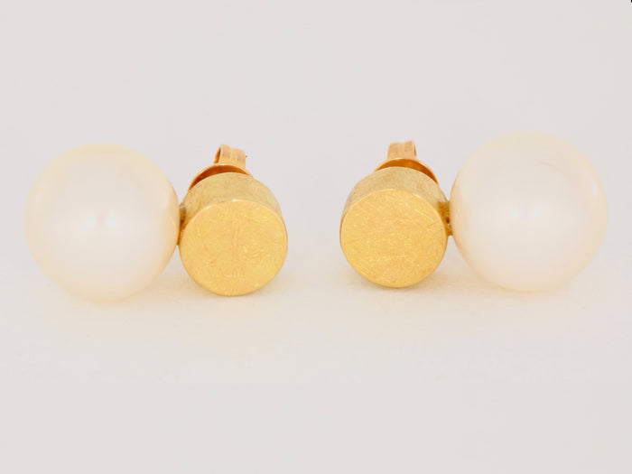 Statement Ohrstecker aus 18kt Gelbgold mit Süßwasserperlen