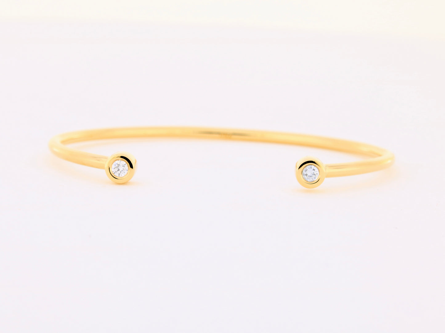 Armspange aus 18kt Gelbgold mit zwei Brillanten