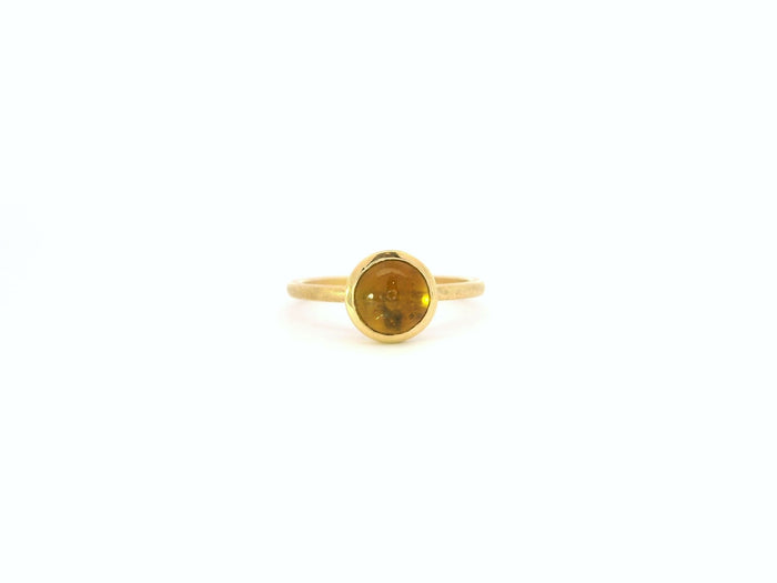 Ring aus 18kt Gelbgold mit gelbem Turmalin-Cabochon