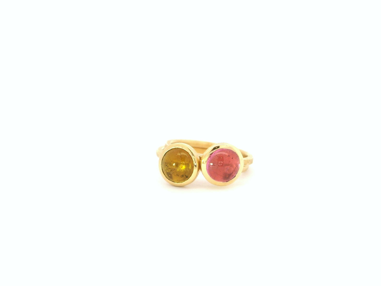 Ring aus 18kt Gelbgold mit gelbem Turmalin-Cabochon