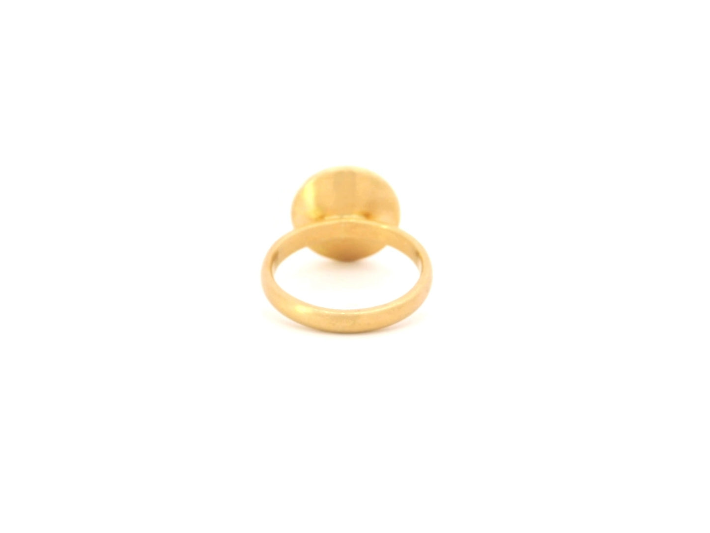 Ring aus 18kt Gelbgold mit einem runden Pinkopal Cabochon