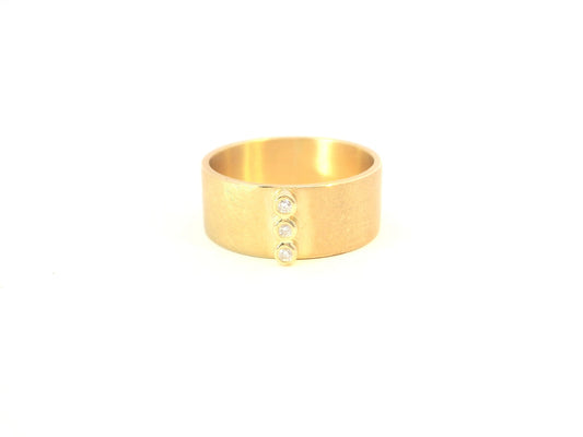 Ring aus 18kt Gelbgold mit drei Brillanten