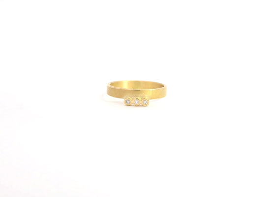 Ring mit drei Brillanten – 18kt Gelbgold