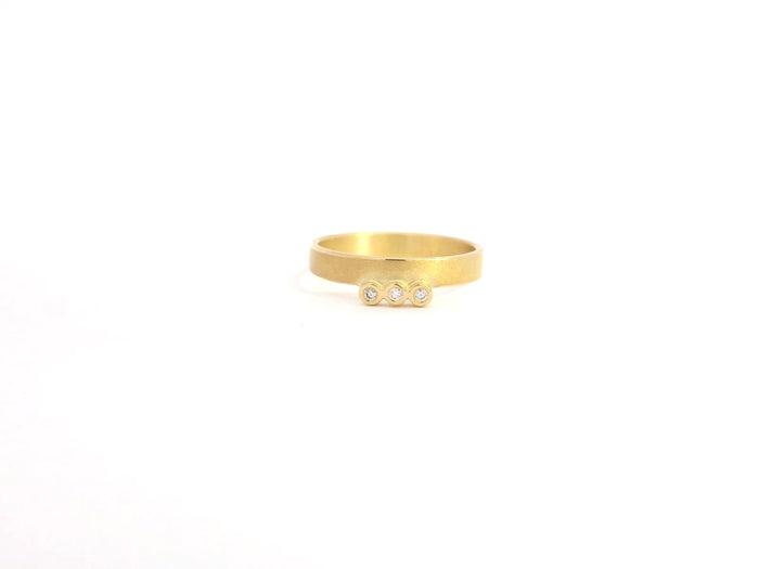 Ring mit drei Brillanten – 18kt Gelbgold