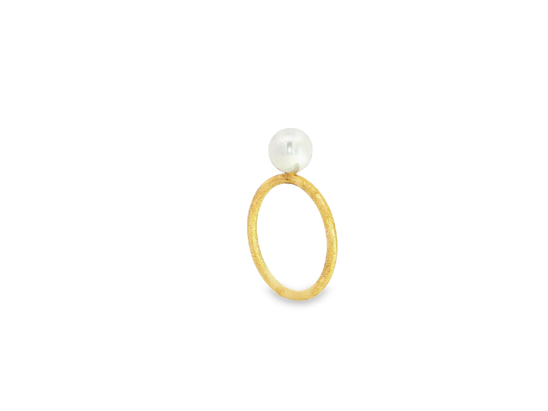 Ring aus 18kt Gelbgold mit Süßwasserperle