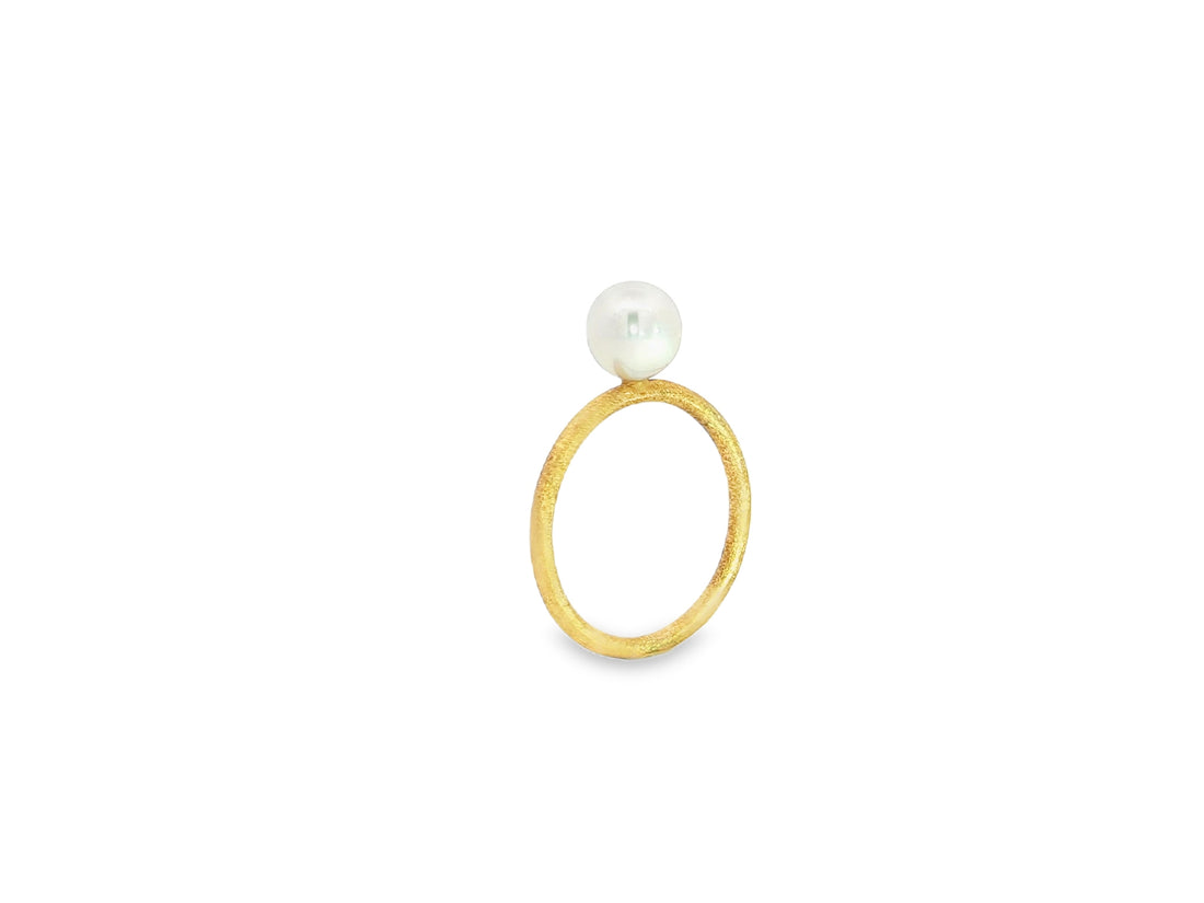 Ring aus 18kt Gelbgold mit Süßwasserperle