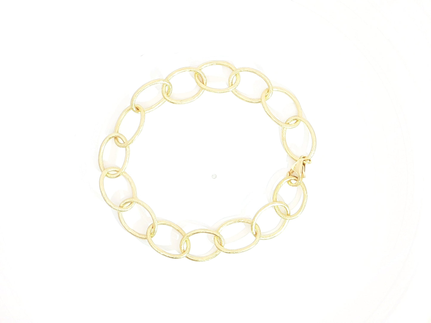 Massives Ösenarmband aus 18kt Gelbgold – eismatt