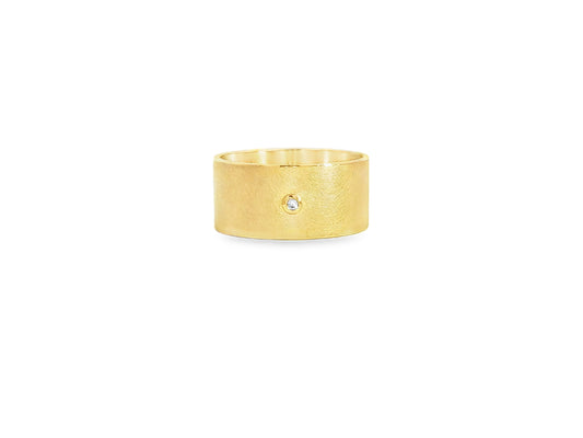 Breiter Goldring aus 18kt Gelbgold mit Brillant