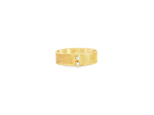 Goldring aus 18kt Gelbgold mit zwei Brillanten