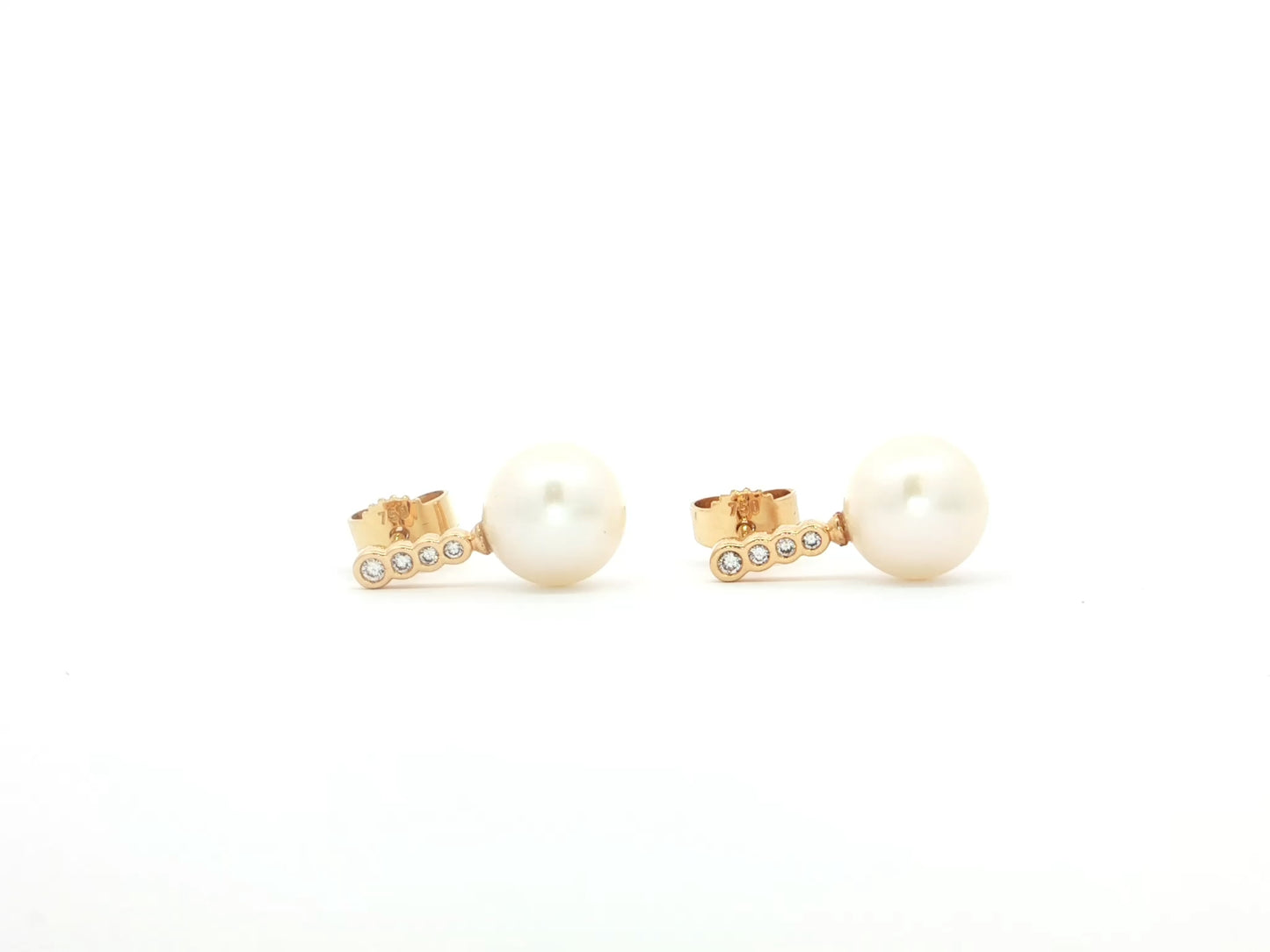 Ohrstecker aus 18kt Gelbgold mit Brillanten und Süßwasserperlen