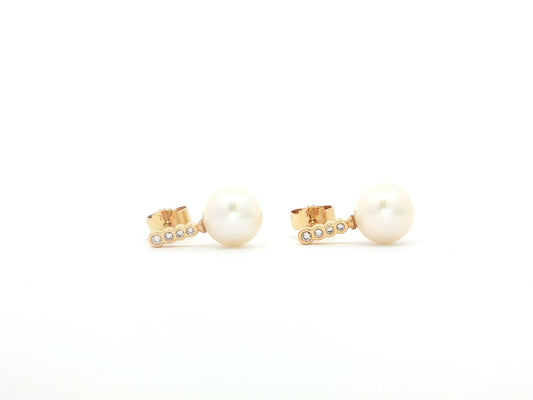 Ohrstecker aus 18kt Gelbgold mit Brillanten und Süßwasserperlen