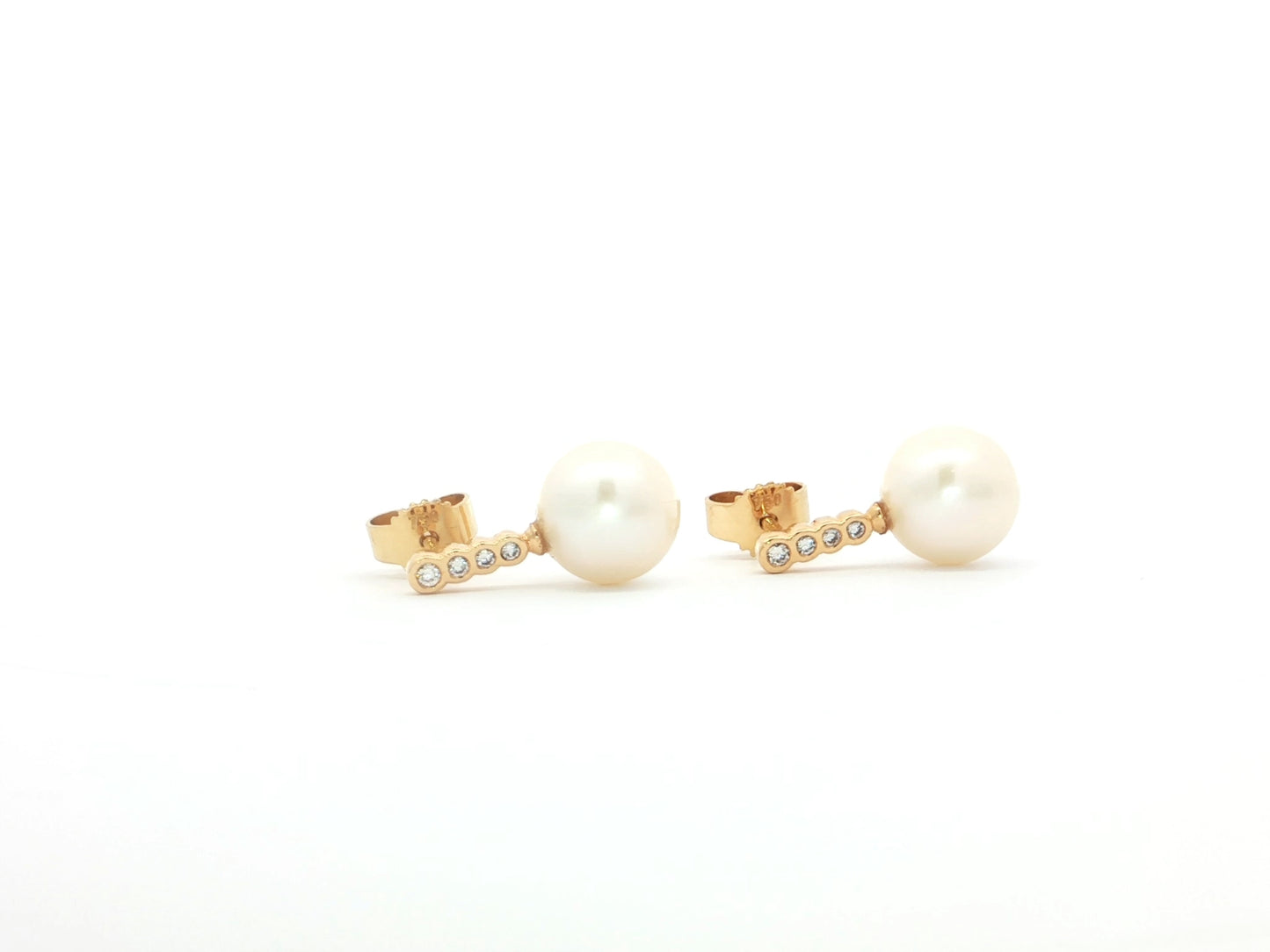 Ohrstecker aus 18kt Gelbgold mit Brillanten und Süßwasserperlen