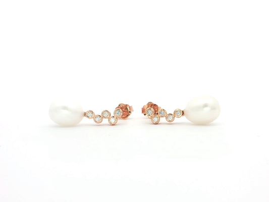 Ohrstecker aus 18kt Rotgold mit Brillanten und beweglichen Perlentropfen