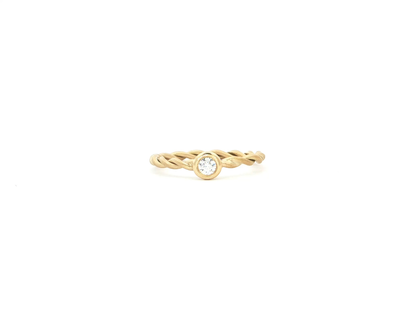Brillantring mit gekordelter Ringschiene – Gold