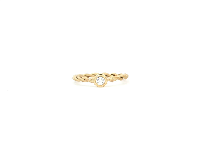 Brillantring mit gekordelter Ringschiene – Gold