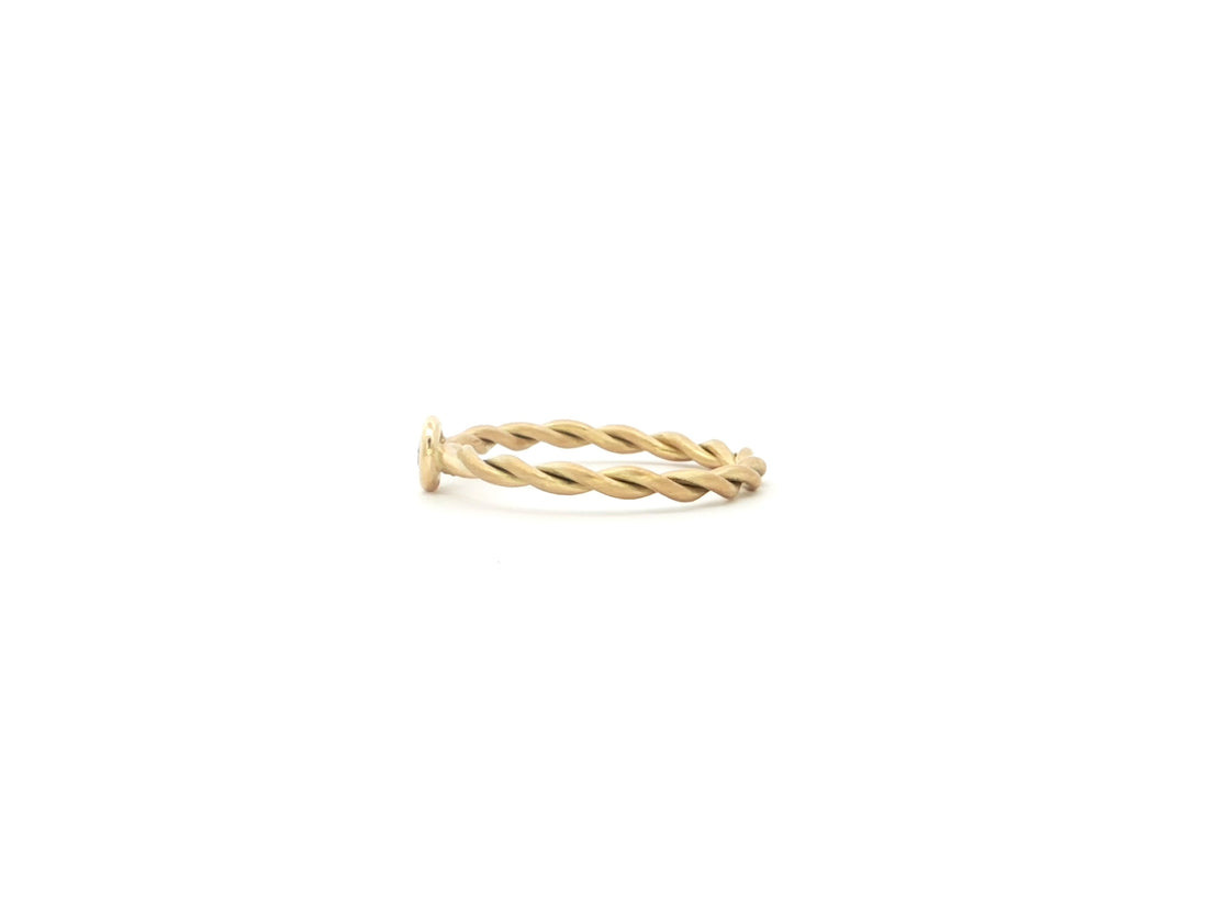 Brillantring mit gekordelter Ringschiene – Gold