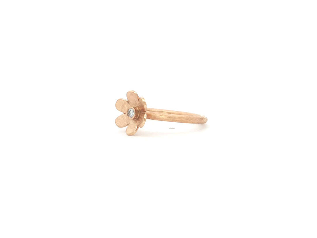 Blüten-Ring mit Brillant – 18kt Roségold