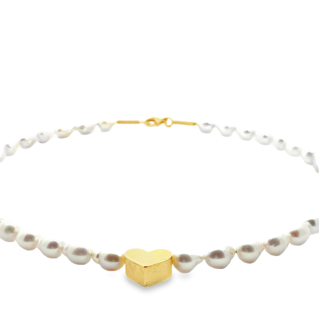 Süßwasserperlenkette mit eismattem Goldherz – 18kt Gelbgold