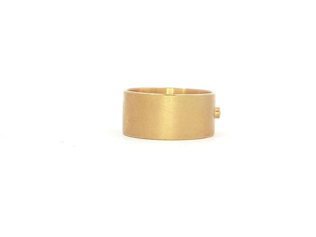 Breiter Bandring – 18kt Gelbgold, seidenmatt, mit Brillant
