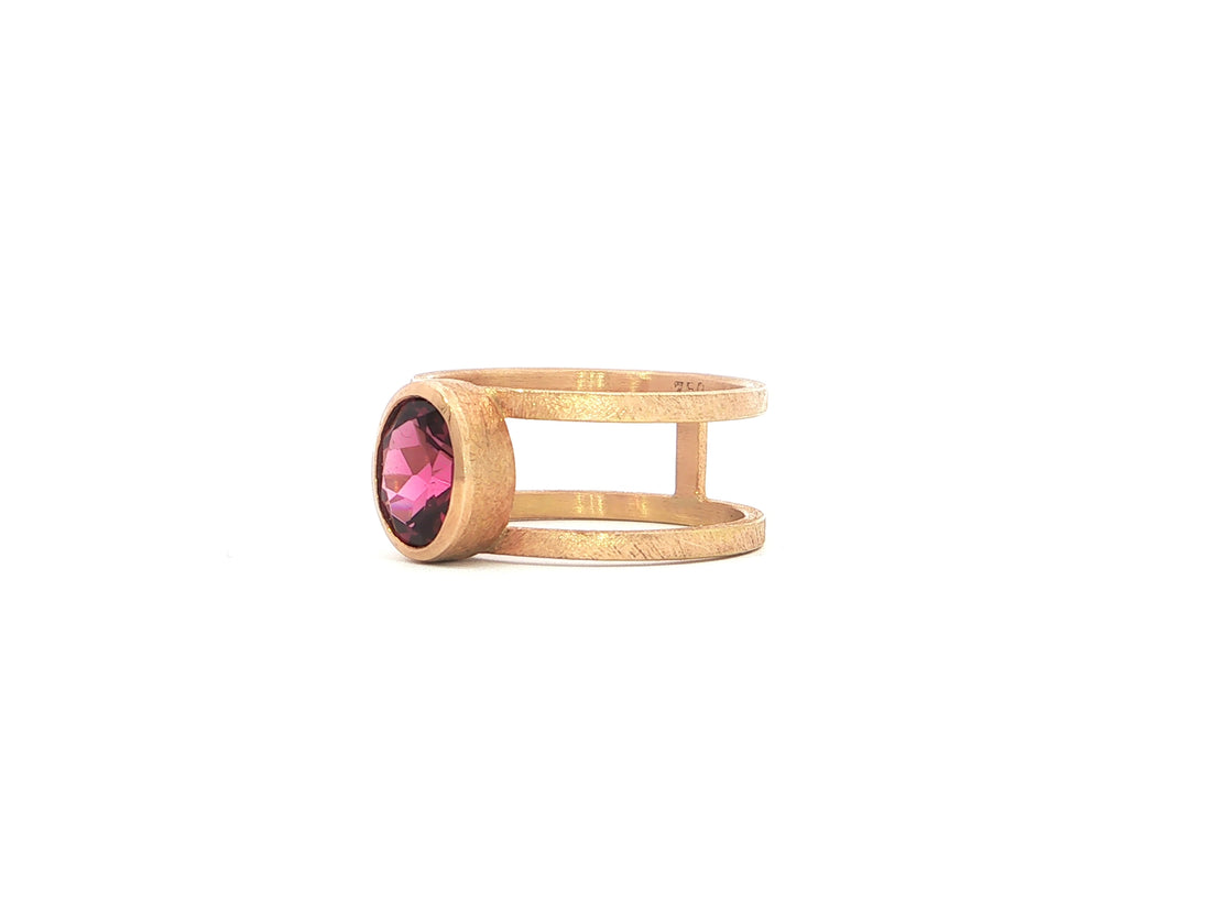 Ring „Dualité“ – 18kt Roségold mit ovalem Rhodolith