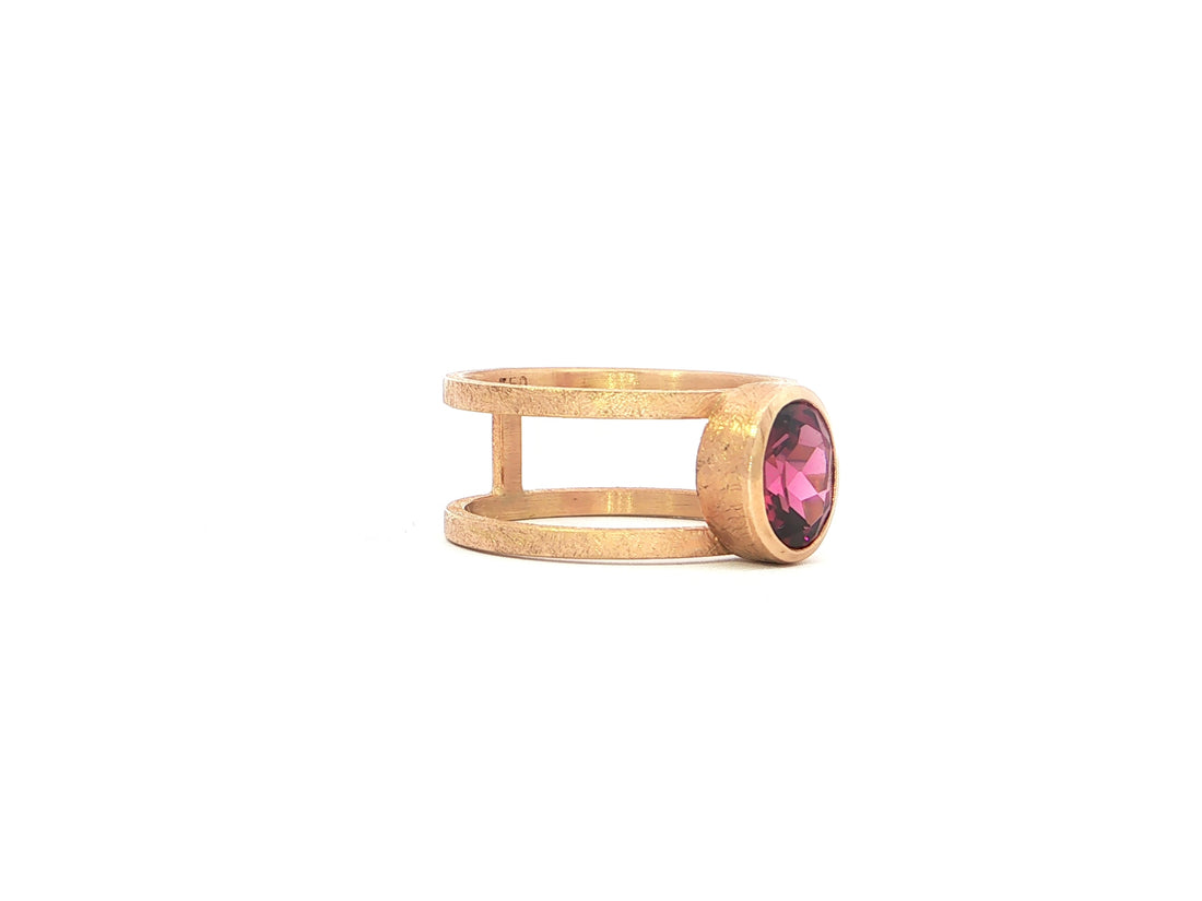 Ring „Dualité“ – 18kt Roségold mit ovalem Rhodolith
