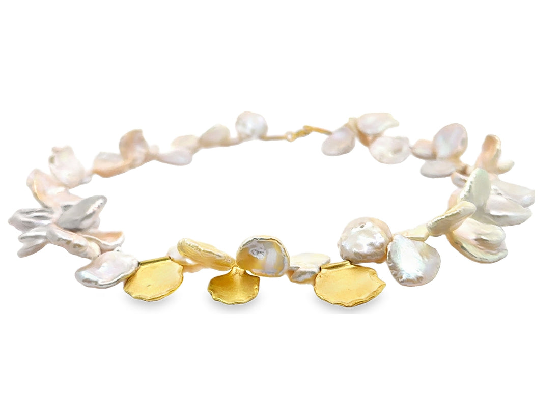 Keshi-Perlenkette mit Goldblättchen – 18kt Gelbgold