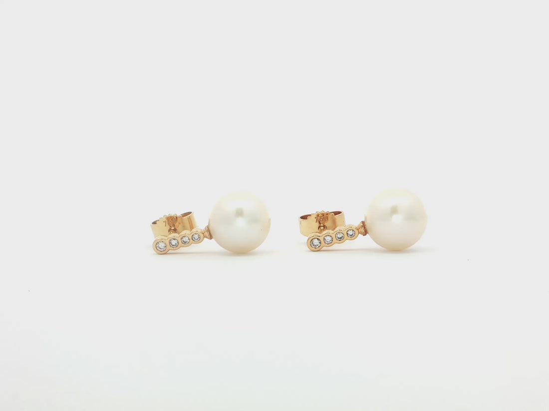 Ohrstecker aus 18kt Gelbgold mit Brillanten und Süßwasserperlen