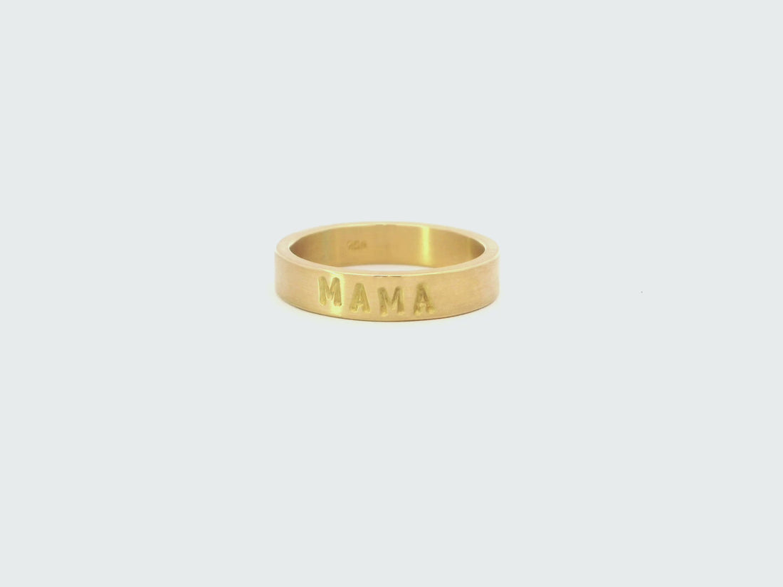 „Mama“-Ring aus 18kt Gelbgold