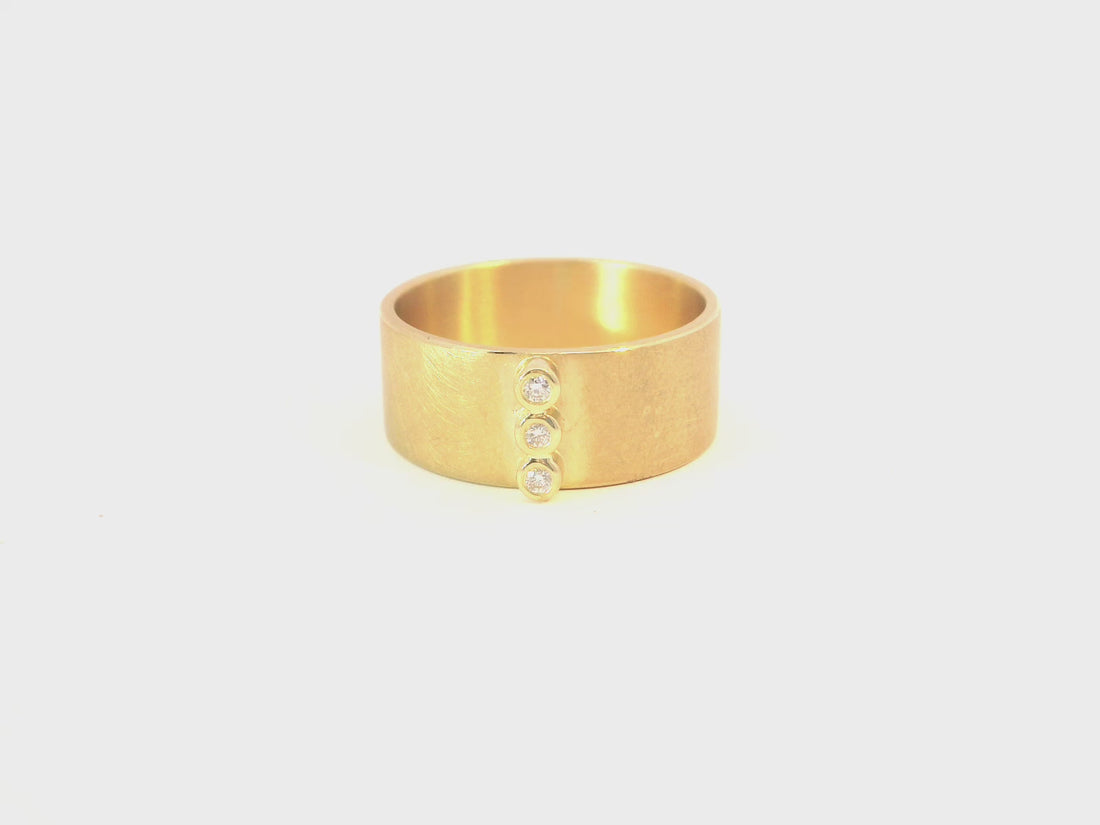 Ring aus 18kt Gelbgold mit drei Brillanten